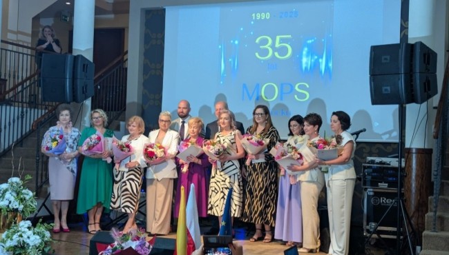 Powiększ obraz: 1.Pracownicy%20MOPS%20wyróżnieni%20przez%20Prezydenta