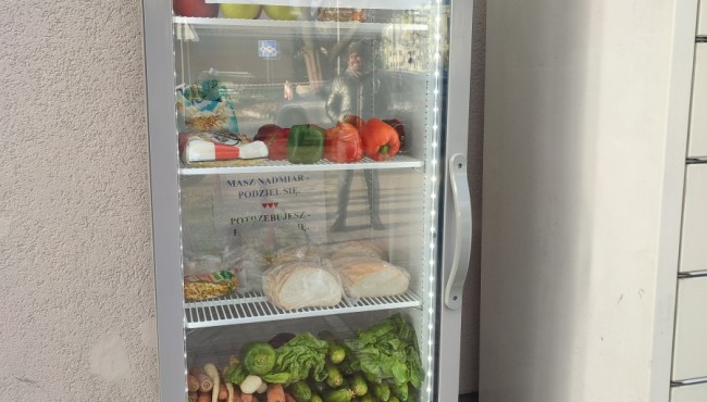 Powiększ obraz: Lodówka%20Społeczna